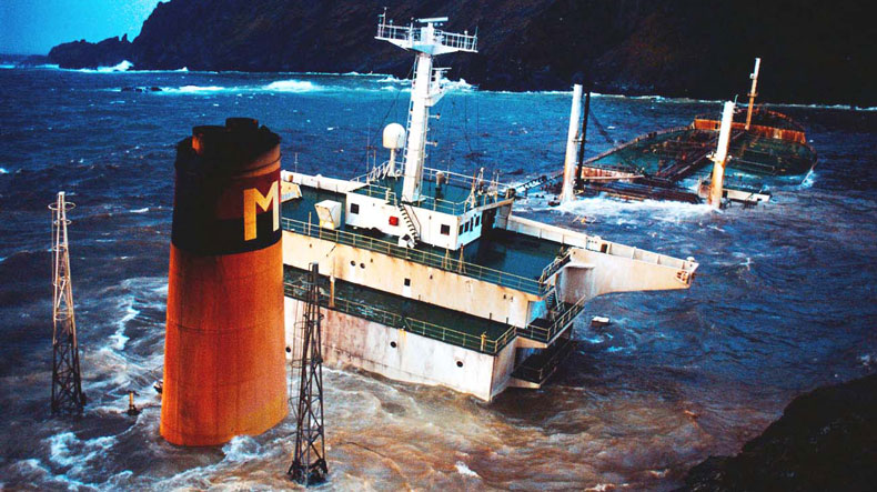 Braer aground in Quendale Bay, the Shetland Isles.