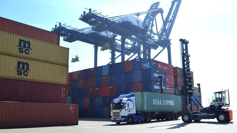 Felixstowe container terminal, UK CSCL_haulage