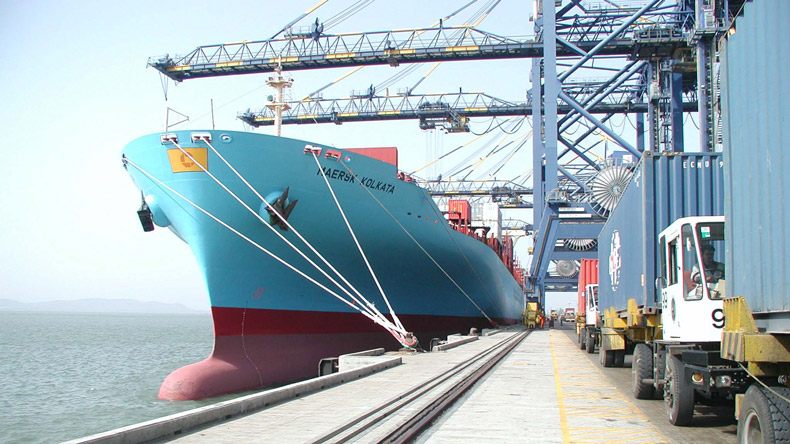 Costamare boxship Maersk Kolkata