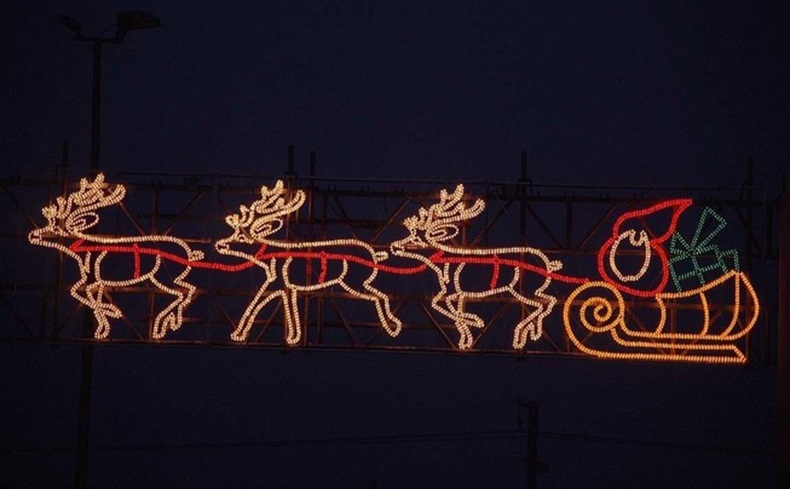 Santa_Claus_and_Reindeers_neon