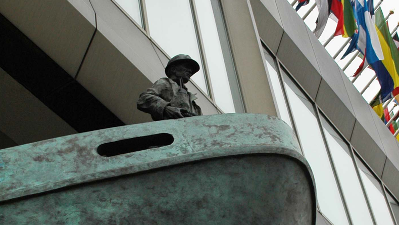 Seafarer statue at IMO HQ