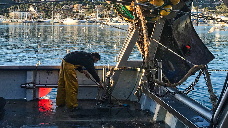 Deepsea fishing crew clean