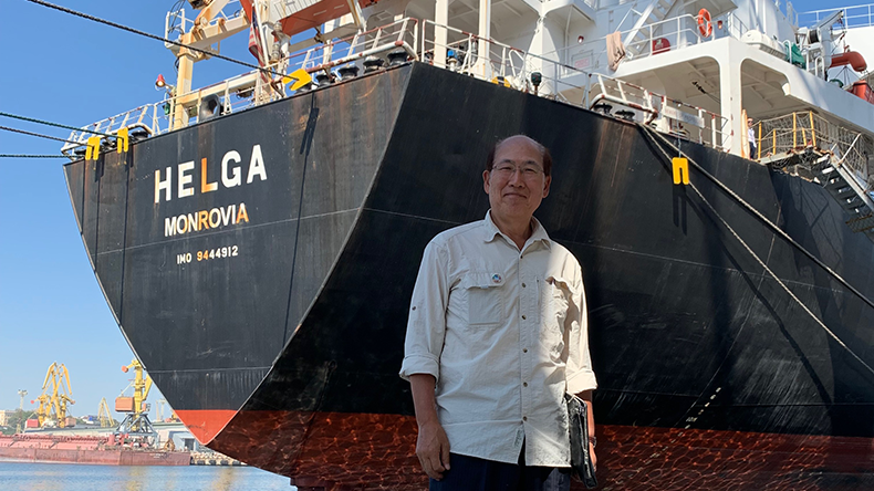 Helga bulk carrier with grain visited by Kitack Lim