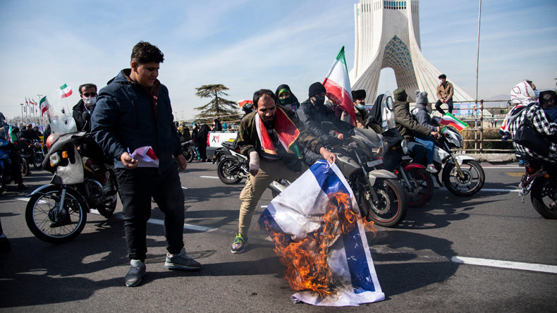 Iranians burn an Israeli flag in Tehran. Credit Pacific Press Media Production Corp / Alamy Live News