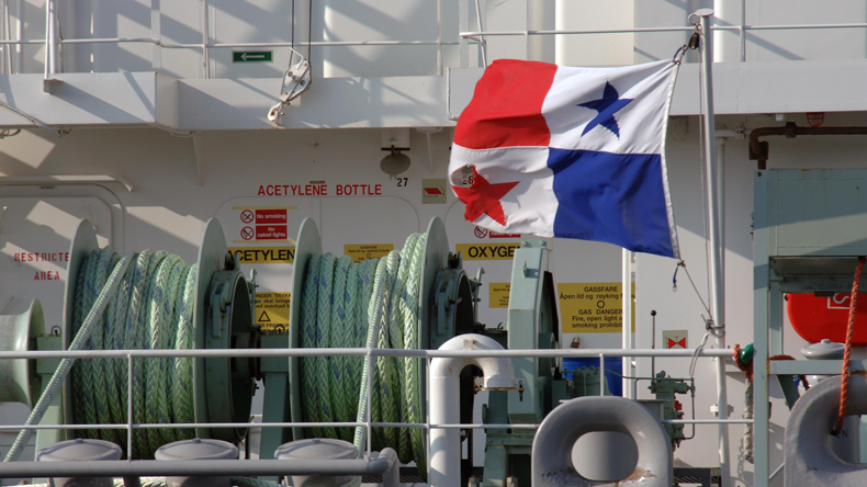 Panama flag on ship Credit Hasenpusch Photo