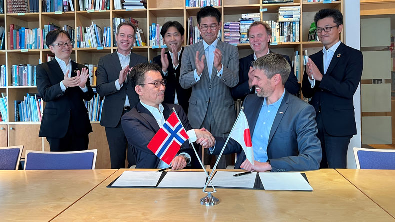 Makoto Iida, General Manager, MSI Marine and Aviation Underwriting Division (left) and SAYFR Chief Executive Officer Johan Rostoft, signing MOU agreement