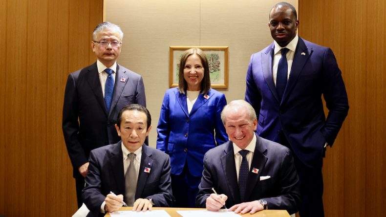 Agreement being signed at California-Japan Clean Energy Trade Mission in Tokyo