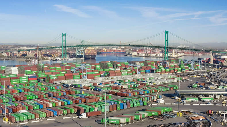 Containers at Long Beach - San Pedro. Peter Carey / Alamy Stock Photo