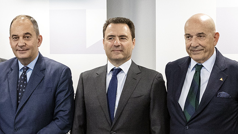 Emanuele Grimaldi (right) and shipping minister Ioannis Plakiotakis (left) flank the chief executive of the Hellenic Republic Asset Development Fund, Dimitris Politis