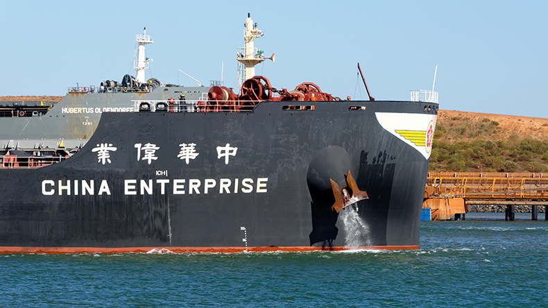 Iron Ore Carrier China Enterprise, Port Hedland, Western Australia  Credit: Paul Mayall Australia / Alamy Stock Photo 