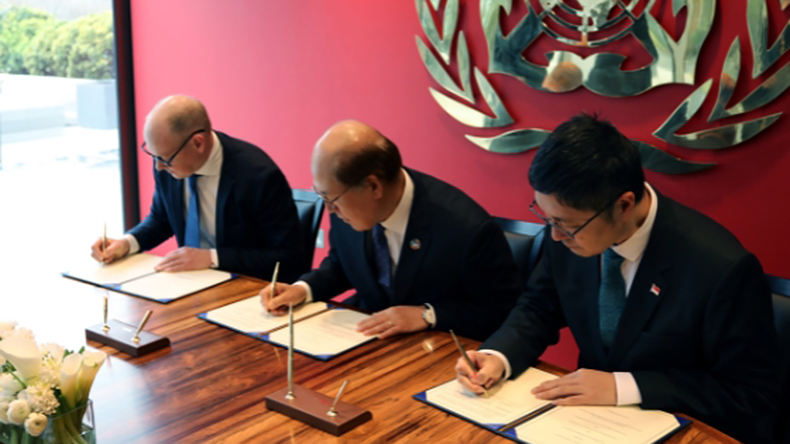 The International Maritime Organisation, Norway and Singapore sign developing countries reduce emissions agreement