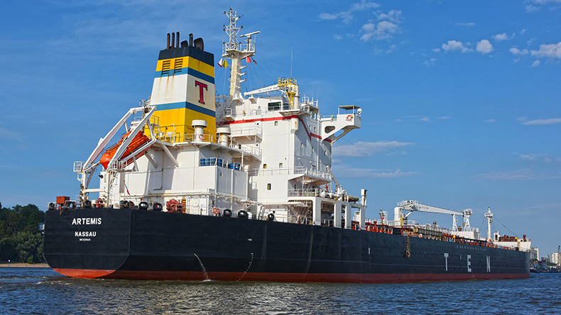 Product tanker Artemis at Hamburg