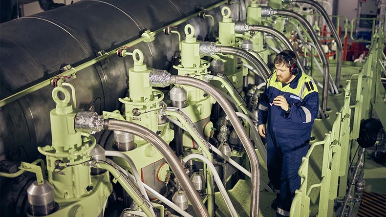 Methanol fuel engine in Maersk boxship